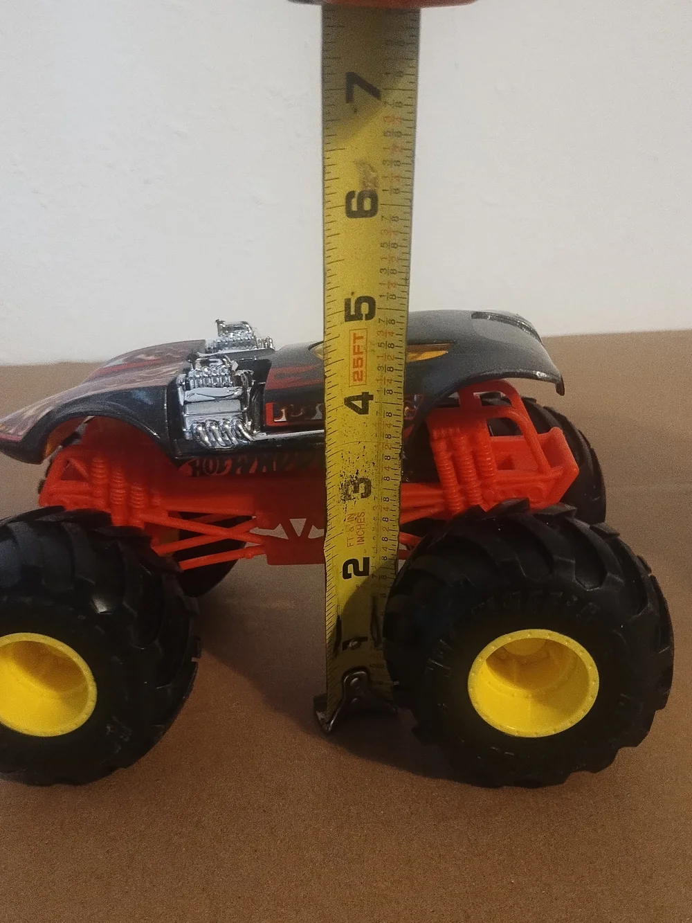 Hot Wheels - Monster Trucks Oversized (Twin Mill) / Toys some scratches